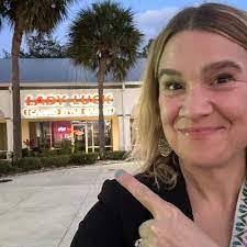 Elizabeth Chiles's Instagram, Twitter & Facebook