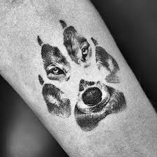 Generic paw print tattoos have been on trend for some years now, but these tattoos are even more meaningful. Tattoos On Instagram Incredible Wolf Print Tattoo Wolf Paw Tattoos Pawprint Tattoo Paw Tattoo