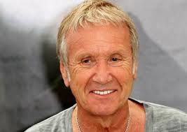 Message twitter d'yves rénier réalisation : Pchgcbco9zughm