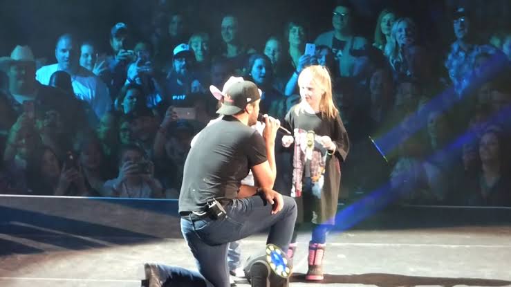 Luke Bryan Dances With Young Fans | Music Alley
