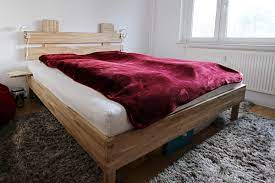 Wenn du ein bett aus holz bauen möchtest, würde ich dir massivholz empfehlen. Bauanleitung Massivholzbett Ubergrosse Holzzuschnitt Kosten