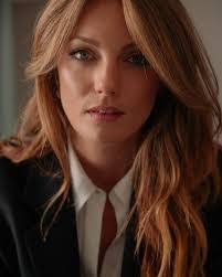 Leila George's Instagram, Twitter & Facebook