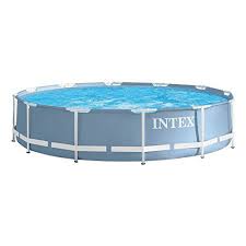 epingle sur piscine de jardin