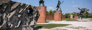 Add or search a point of interest. Budapest S Memento Park Adds Unrevealed Communist Era Relics