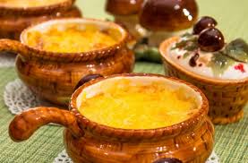 Eu as propune cartofi natur sau cartofi la cuptor cu iaurt, alaturi de salata preferata. Piept De Pui Cu Ciuperci Si Sos De Smantana La Cuptor Jurnal De ReÅ£ete