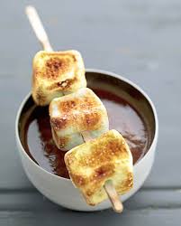 Brochettes De Marshmallows Au Coulis De Chocolat Recette Recette Alimentation Gourmandise