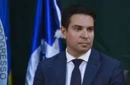 General citado por Bolsonaro intermediou contatos com empresa de Israel  responsável por equipamento espião