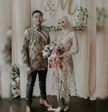 Beli produk baju tunangan berkualitas dengan harga murah dari berbagai pelapak di indonesia. Baju Tunang Simple