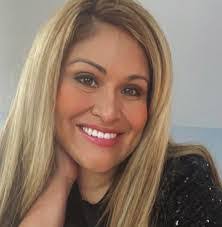 Pam Poulos's Instagram, Twitter & Facebook