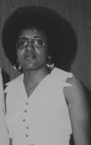 Annie Simons's Instagram, Twitter & Facebook