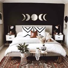 Bila kurang suka dengan warna putih, bisa memilih warna lain yang cenderung muda. Hias Dinding Kamar 16 Cara Agar Membuatnya Tidak Membosankan