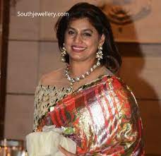 Pinky reddy and sanjay reddy at t. Pinky Reddy In A Polki Diamond Necklace Set Indian Jewellery Designs