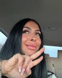 Monica Renner's Instagram, Twitter & Facebook