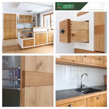 Eichenkuche Mit Wandapplikationen Kuche Eiche Kleines Haus Einrichtung Bauernkuche