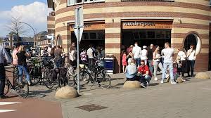 Een vlakbij het station en ons zoontje heeft een uur lang rondgerend op de trappen vol met water en rondom de waterval. Ruim Boven De Twintig Graden In Twente Lekker Weer Voor Fiets En Terras Rtv Oost