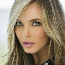 Elizabeth Loaiza's Instagram, Twitter & Facebook