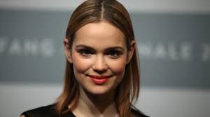Emilia schüle was born on november 28, 1992 in blagoveshchensk, russia. Emilia Schule Erinnert Sich Ungern An Ihre Schulzeit