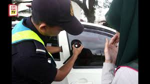 Cuma pastikan tinted dari kedai tu mengikut spesifikasi jpj lah. Cermin Gelap Hanya Pemandu Dikenakan Saman
