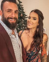 I'd say we clean up nice. Quick get away with the wife. @alisoncapra Do  things.