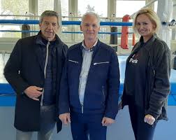 Ce mardi 2 mars, adriana karembeu et michel cymes reprennent les commandes des pouvoirs extraordinaires du corps humain sur france 2. En Images Michel Cymes Et Adriana Karembeu En Tournage A Brest Pour France 2 Cote Brest