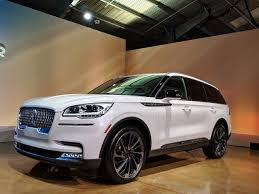 The 2020 lincoln aviator is a midsize luxury suv unveiled in 2019 as a replacement for the aging lincoln mkt. The 2020 Lincoln Aviator Gets A 450 Hp Plug In Hybrid And Points To Ford S Future