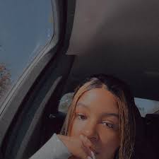 Who makes Dubai chocolate strawberries?