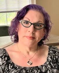 Shelley Holloway's Instagram, Twitter & Facebook