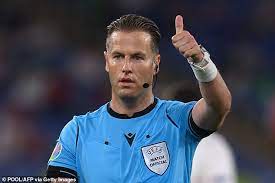 Danny desmond makkelie (born 28 january 1983) is a dutch football referee. Euro 2020 Mark Clattenburg Referee Danny Makkelie Has Proven He Is One Of Europe S Top Operators Daily Mail Online