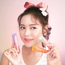 Cathy Doll CC Lip Serum Color Corrector 199.- #ลิปซีซีแก้ปากคล้ำ  ด้วยทฤษฎีคู่สีตรงข้าม 🌈ช่วยปรับสีปากคล้ำให้ดูสุขภาพดีขึ้น ระเรื่อ ฉ่ำวาว  พร้อมบำรุงให้ริมฝีปากนุ่มลื่น อิ่มฟู ชุ่มชื้นยาวนานตลอดวัน มี 3 โทนสี 🍊 01  Yuzu : เนื้อลิปสีส้ม แก้ปากม่วงคล้ำ ...