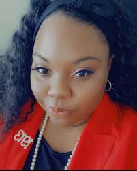 Ashley Regan '15 and Gabriela Riska '15 are both employed with Grand  Welcome, a vacation rental management company based in Torrance, CA. Ms.  Regan is the Director of National Marketing for Grand