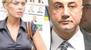 Önce sedat peker'in eşi özge peker'den söz edelim. Ozge Peker Kimdir Ozge Yilmaz Peker Hayati Ve Biyografisi Sedat Peker In Esi Kimdir Ozge Yilmaz Peker Ne Is Yapiyor Haber Kriz