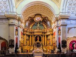 La iglesia de san pedro está situada en el cruce de la cuarta cuadra del jirón azángaro (calle del gato, por don francisco álvarez del gato, conspicuo conservador de los libros celularios del cabildo) con la cuarta cuadra del jirón ucayali.a una cuadra de la avenida abancay, en cercado de lima (lima 1), a tres cuadras de la plaza de armas. Wunderschone Kirche San Pedro Church Iglesia De San Pedro Lima Reisebewertungen Tripadvisor