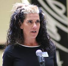 Viola-Straight leaves Chamber to help veterans