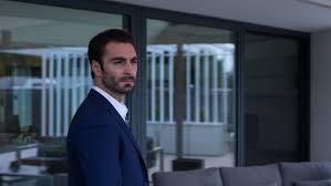 Félve egzisztenciája elvesztésétől, immorális döntéseket hoz és ezzel veszélyes események sorozatát. Ha El Vagy Keseredve Barmire Kepes Vagy Hogy Gyereked Szulethessen 24 Hu