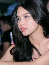 Evangeline Lucas's Instagram, Twitter & Facebook