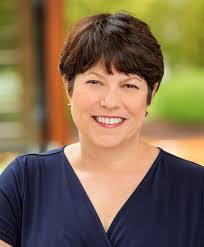 Kelli Henning's Instagram, Twitter & Facebook