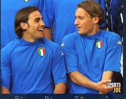 Skuad timnas sepakbola prancis 2021/2022. 5 Jersey Unik Dalam Sejarah Piala Eropa Dari Panah Belanda Hingga Kombat 2000 Italia