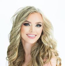 Elise Dean's Instagram, Twitter & Facebook