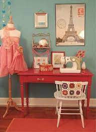 みんなのアトリエ見せて 海外のオシャレでかわいいミシン部屋 naver まとめ paris themed bedroom sewing space sewing table
