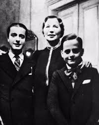 His father was a highly trained violinist, and his mother a pianist (a good start for a young musician!). Povestea FraÅ£ilor Lipatti SpusÄƒ Pentru AdolescenÅ£i