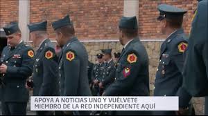 Diseño que presenta una pauta digital. Las Irregularidades En Los Uniformes De Civiles Que Trabajan Para El Ejercito Colombiano Youtube