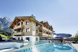 Wellness Wohlfuhlmomente Im Hotel Riederalm Leogang Pool Bergpanorama Wellnessurlaub Familienurlaub Urlaub