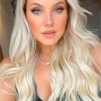 Debbie Cano's Instagram, Twitter & Facebook