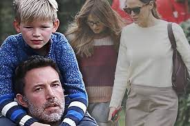 But on a $44 million budget, it grossed $155 million. Ben Affleck Wie Er Seinen Kindern Den Alkohol Ruckfall Erklarte Gala De
