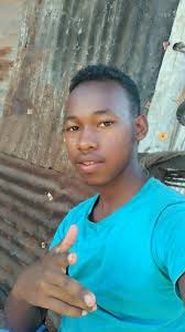 Mifono ao anatiny ny heviny Aleo tsara lasa toy izay be harena Fa tsara ny  fitia noho ny volafotsy sy volamena Raha nametraka ohabolana sy  oham-pitenenana ny razantsika Misy dikany ireny hatr'izay