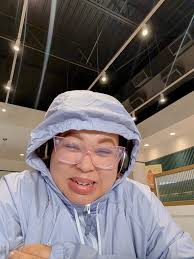 Smelling my food and iced coffee