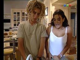 Tomás fonzi estudió actuación con raúl serrano de 1997 a 1999 y debutó en televisión en verano del '98 por telefé, siguiendo en otros programas como ilusiones; Capitulo 214 Parte 1 Verano Del 98 Youtube