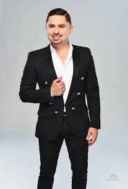 Larry hernández and his wife canceled an event because they were infected with coronavirus photo: Larry Hernandez Se Repara El Mismo Su Diente