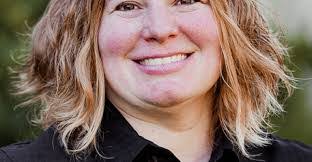 Erin Desmond's Instagram, Twitter & Facebook