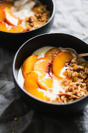 Peach Crisp Yogurt Bowls Made With Creamy Vanilla Yogurt Homemade Maple Granola And Juicy Roasted Peaches Healthy Dessert Recipes Yogurt Bowl Peach Crisp